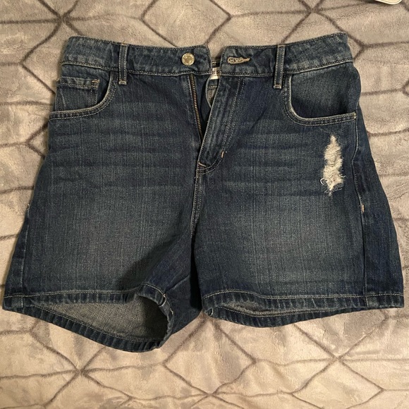 Guess Shorts - Picture 2 of 6